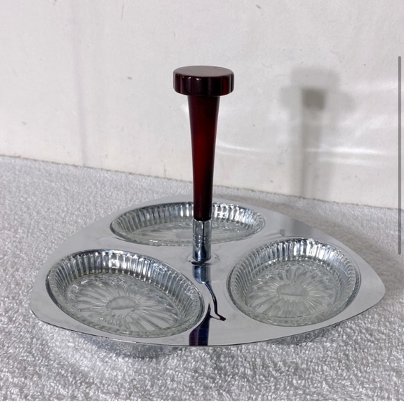 Vintage Glo Hill Gourmates Chrome Serving Tray W Bakelite Handle & Glass Dishes - Picture 3 of 15